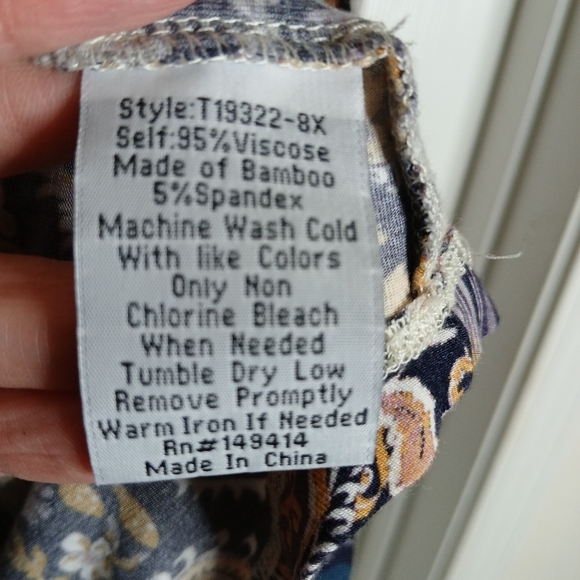 Johnny Was Floral and Geometric Mixed Print Women's Top Sz 1X - Picture 6 of 7